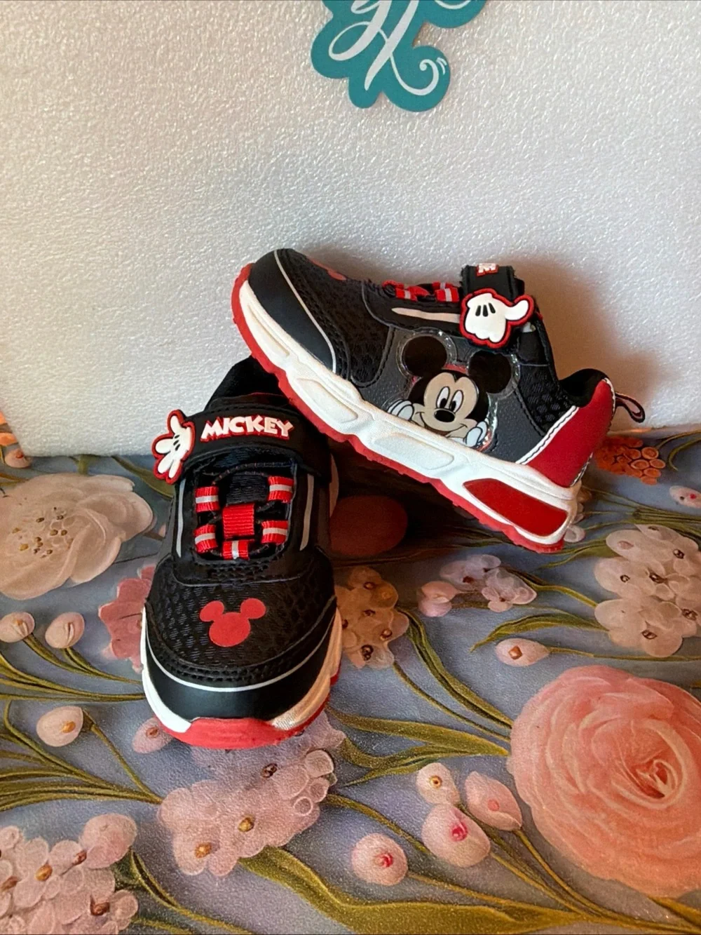 Disney Mickey Mouse Boys Light-Up Hook & Loop Sneakers Black/Red US 7